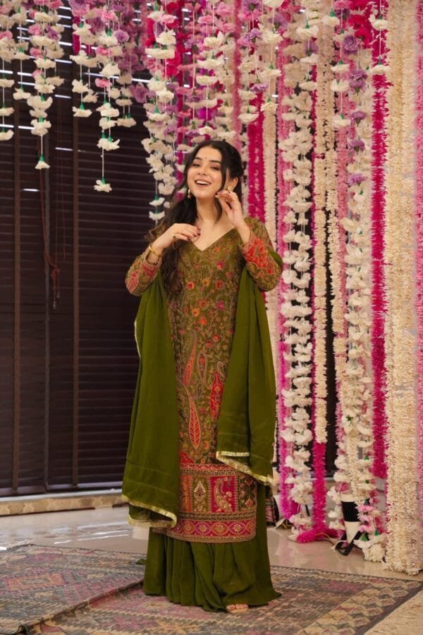 Sleek green heavy embroidered suit set - Image 2