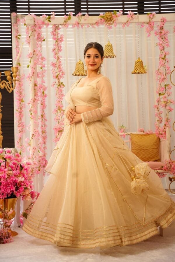 Serene snowfall organza lehenga set - Image 3