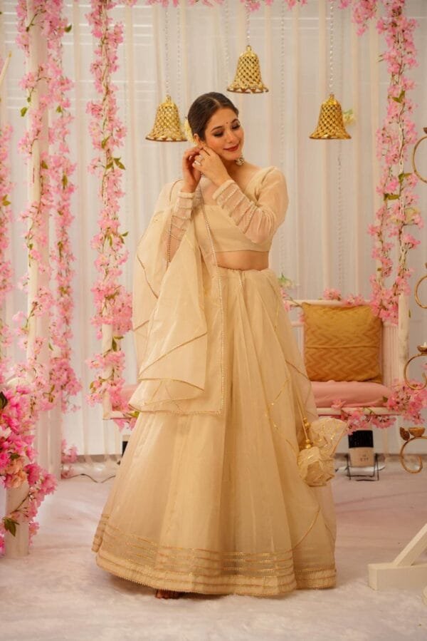 Serene snowfall organza lehenga set - Image 4