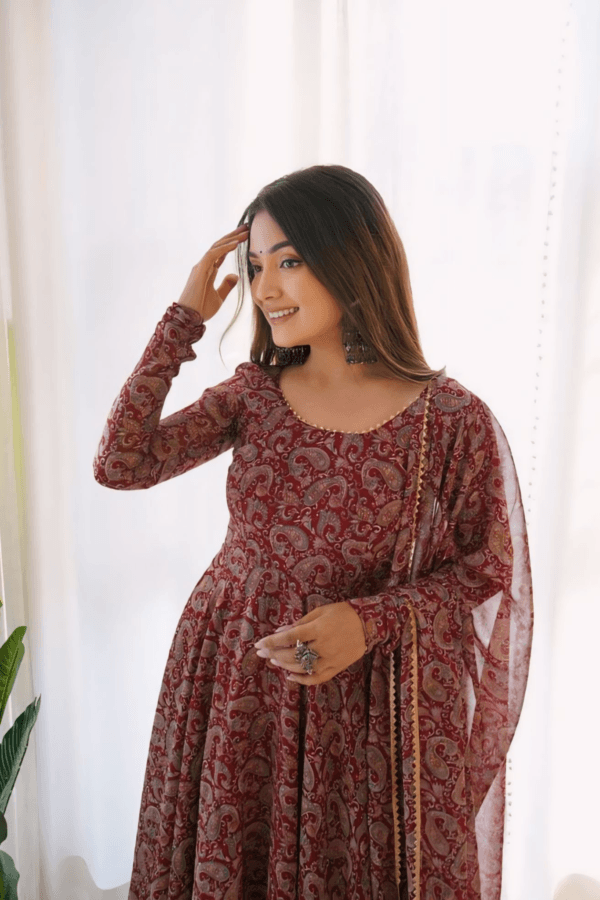BEAUTIFUL PAISLEY ANARKALI PRINT GOWN WITH DUPATTA - Image 4