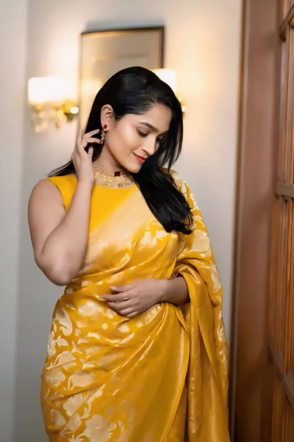 INTRICATELY WOVEN PURE SILK BANARASI YELLOW SAREE - Image 2