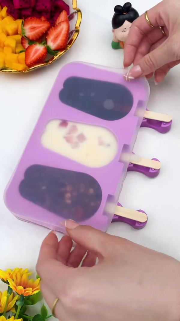 Ice Cream and Popsicle Mold with Lid and Sticks – Reusable Non-Stick BPA-Free DIY Frozen Treat Maker for Homemade Fruit Juice, Yogurt, and Dessert Pops – Easy Release Ice Lolly Mould Tray for Kids and Adults - Image 2