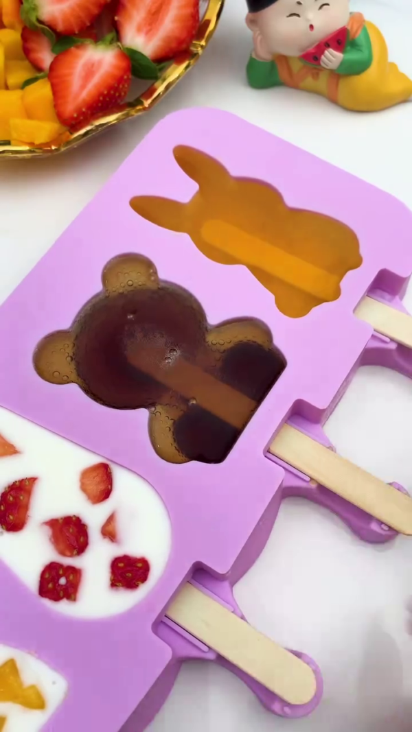 Ice Cream and Popsicle Mold with Lid and Sticks – Reusable Non-Stick BPA-Free DIY Frozen Treat Maker for Homemade Fruit Juice, Yogurt, and Dessert Pops – Easy Release Ice Lolly Mould Tray for Kids and Adults - Image 3