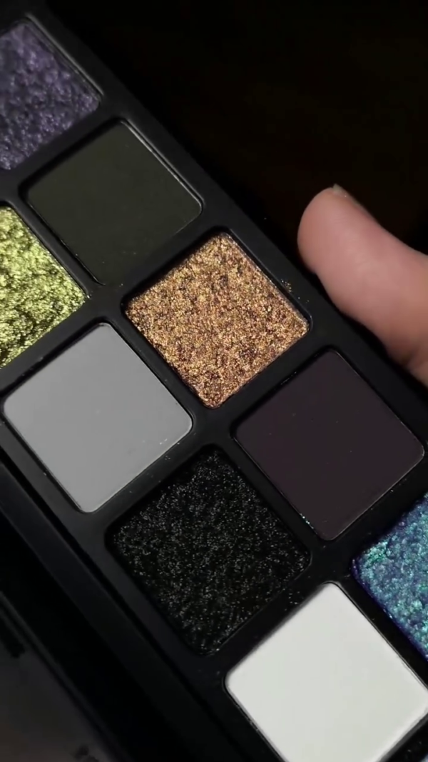 Sugarock Extravaganza Polytope Eyeshadow Palette – A Captivating Collection of Rich Mattes, Vibrant Metallics, and Stunning Multichrome Shimmers for Bold and Versatile Eye Looks - Image 3