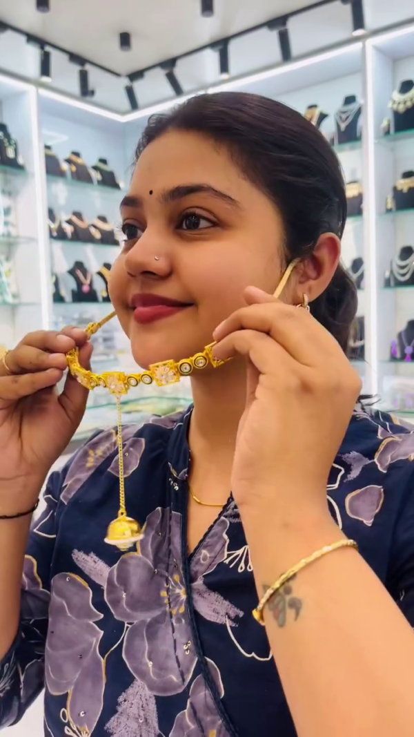 Traditional Gold-Plated Temple Jewelry Set Featuring Intricate Maang Tikka, Elegant Choker Necklace, and Coordinated Hair Accessories with Kundan Detailing for Festive and Bridal Wear - Image 2
