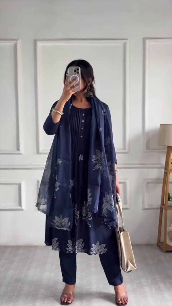Minimalist Cotton Kurta Set Combo with Matching Printed and Solid Dupattas in Black and Lavender Shades – Perfect for Everyday Chic and Festive Comfort - Image 3