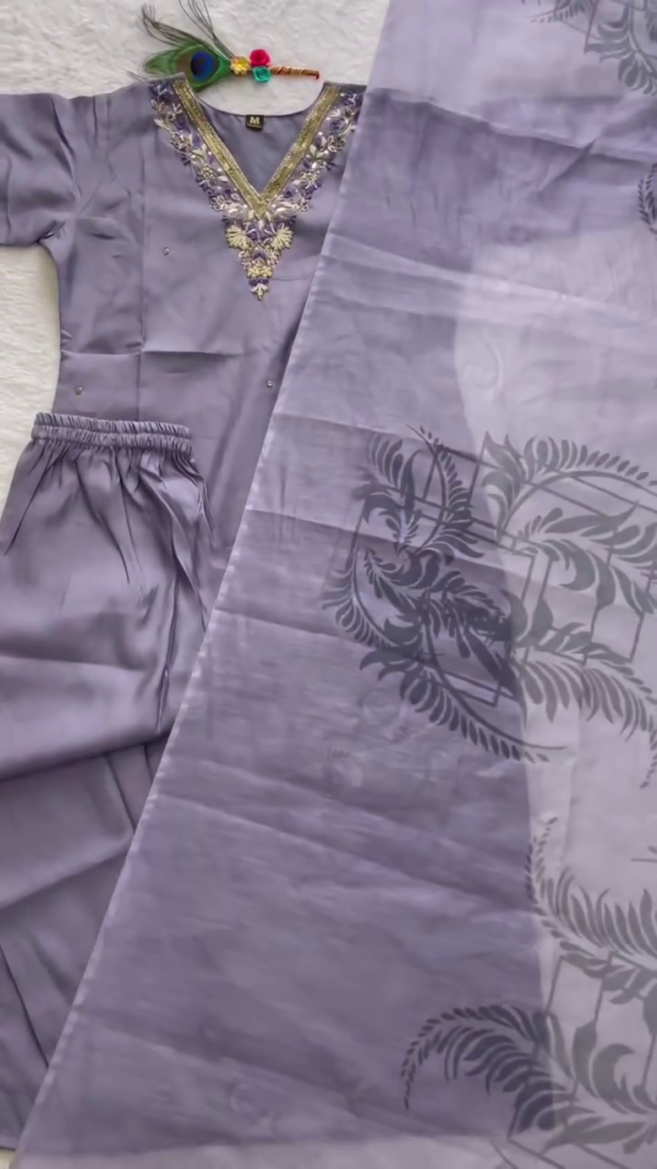 Lavender Silk Kurta Set with Embroidered Neckline & Printed Organza Dupatta – Grace in Every Thread - Image 2