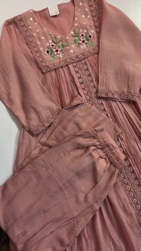Dusty Rose Cotton Kurta Set with Floral Embroidered Yoke, Lace Detailing, Matching Pants and Lightweight Dupatta – Perfect for Festive and Casual Wear - Image 2