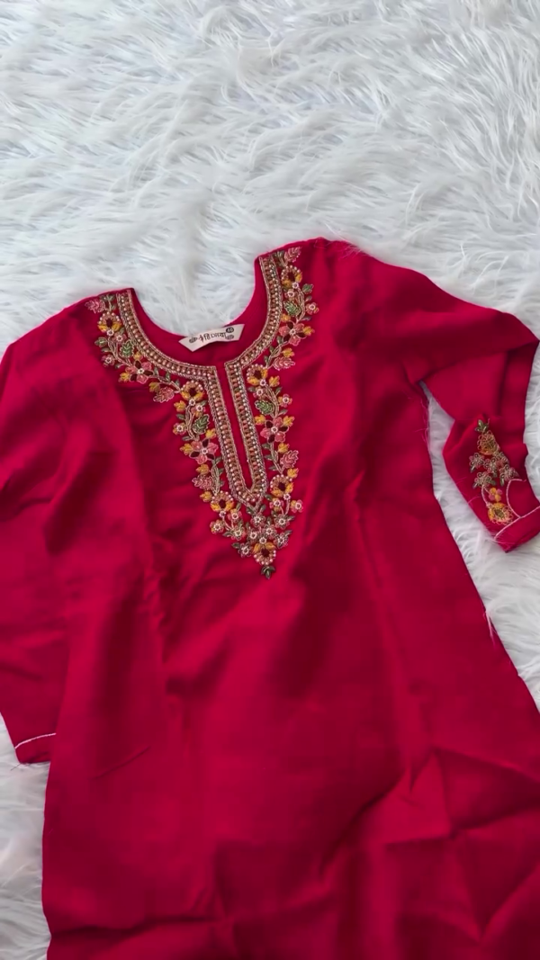 Maroon Embroidered Kurta Set with Intricate Floral Thread Work Paired with a Contrasting Green Chiffon Dupatta Featuring Rich Zari Border – Perfect for Festive and Traditional Occasions