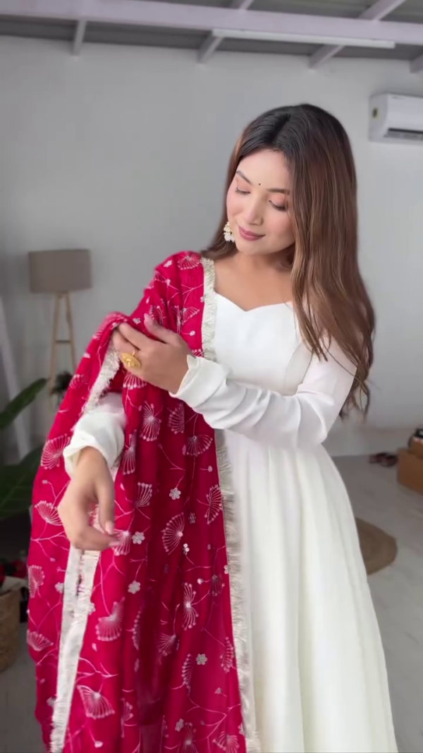 Graceful Off-White Flared Anarkali Suit with Full Sleeves and a Contrasting Red Bandhani Printed Dupatta – A Timeless Ethnic Ensemble Perfect for Traditional Ceremonies, Festive Gatherings, and Elegant Daytime Functions