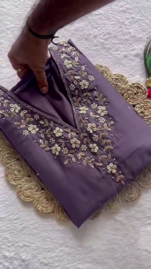 Lavender Silk Blend Kurta Set with Floral Embroidery & Organza Dupatta – Elegant Ethnic Wear for Festive Occasions